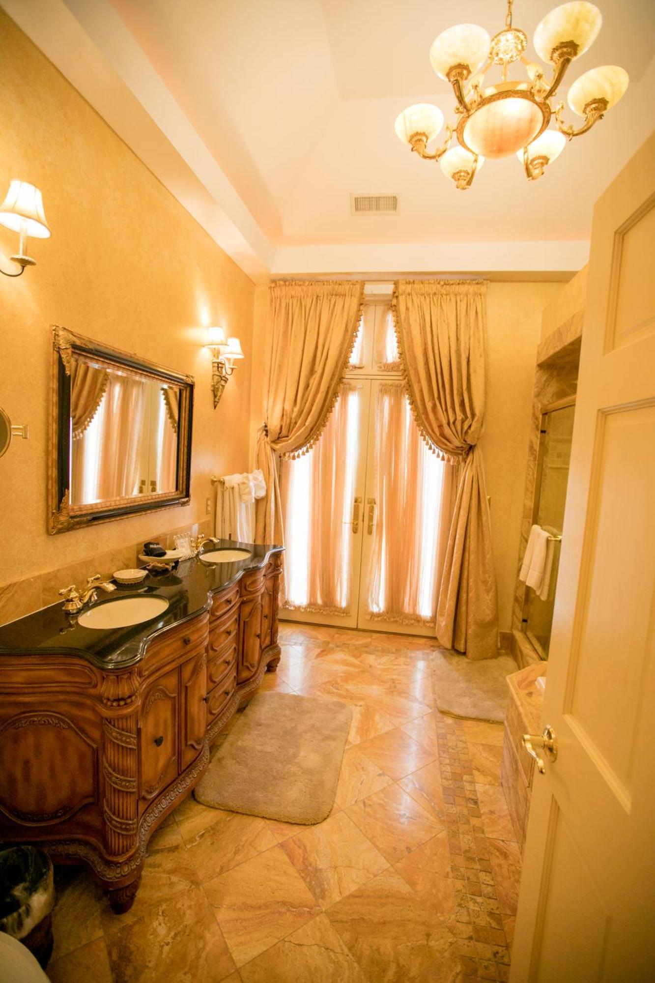 Gramercy Mansion 4*