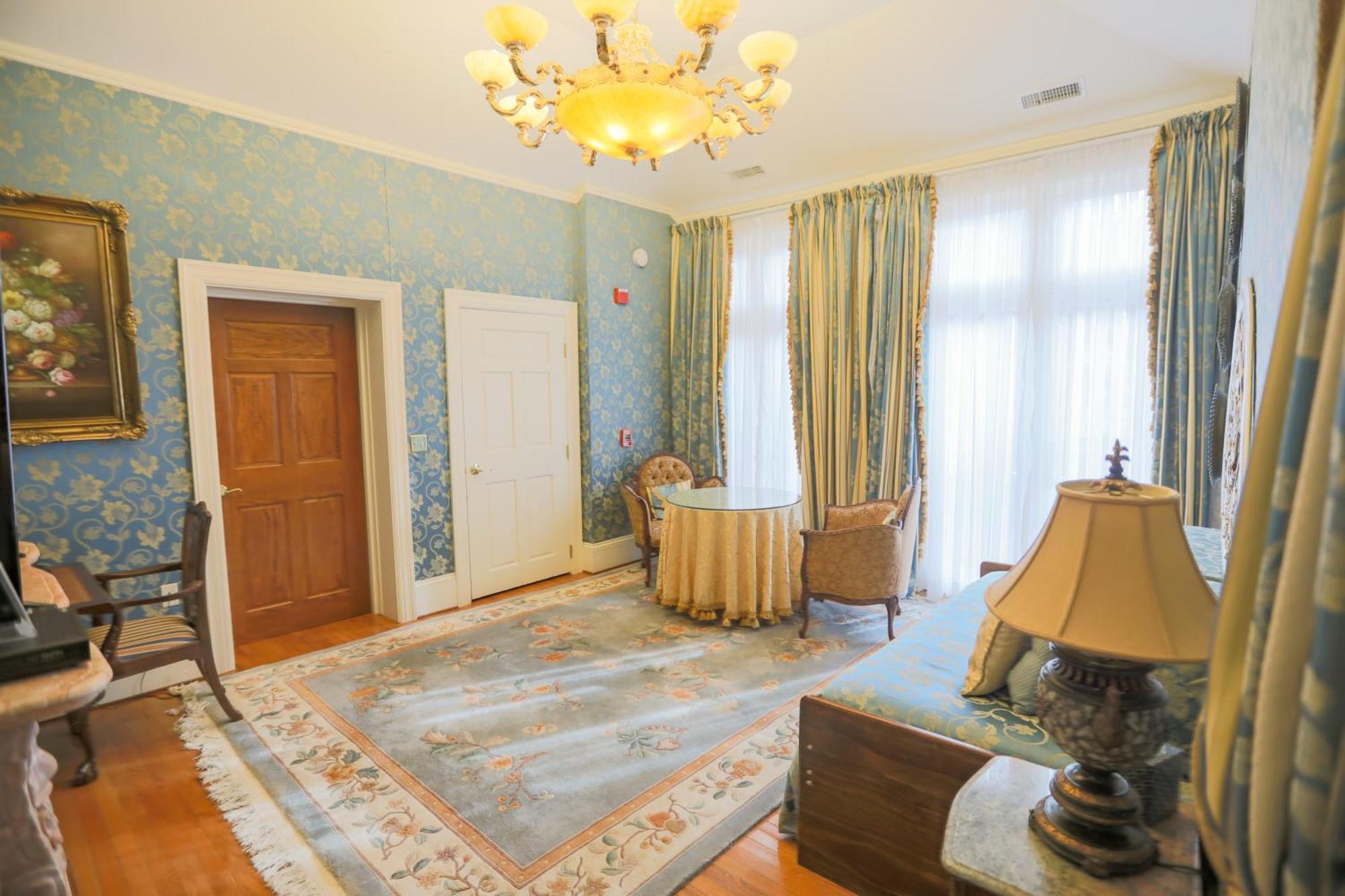 Gramercy Mansion 4*